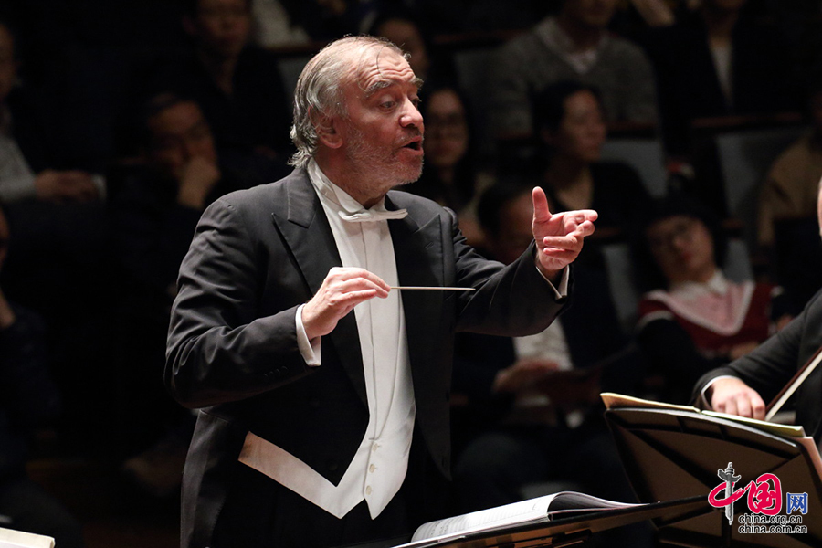 '指挥沙皇'捷杰耶夫与马林斯基交响乐团'梅开五度'[组图]