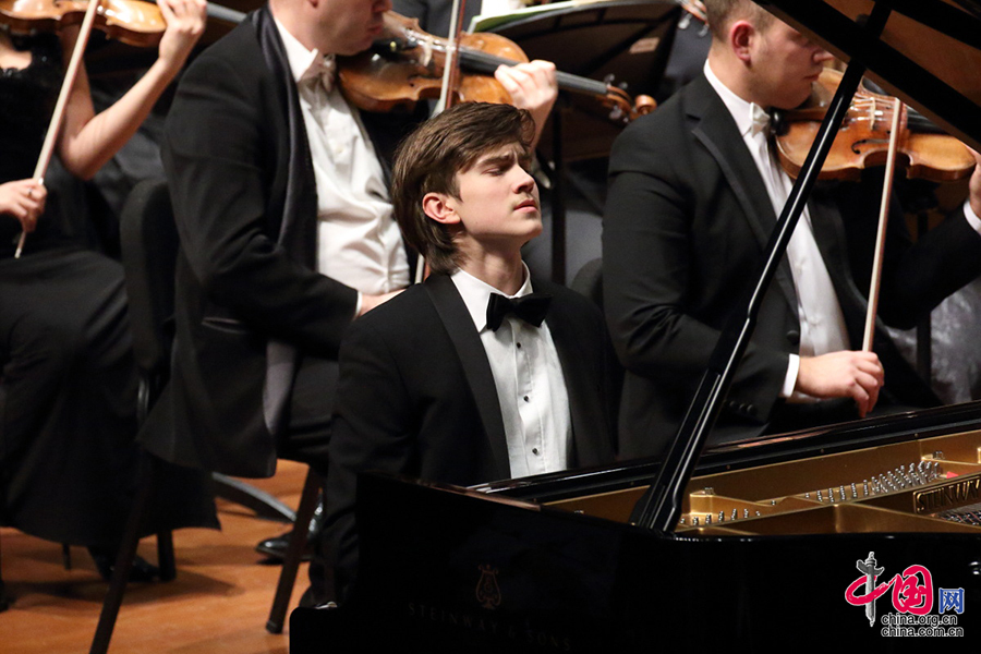 '指挥沙皇'捷杰耶夫与马林斯基交响乐团'梅开五度'[组图]