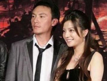 赵薇晒素颜照称脾气好 揭赵薇商业娱乐场朋友圈