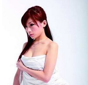 女星耐不住寂寞打野战却惨遭偷拍[2]