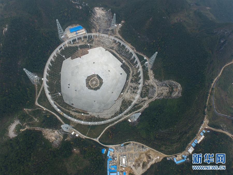 （科技）（1）世界最大单口径射电望远镜反射面板铺设近半