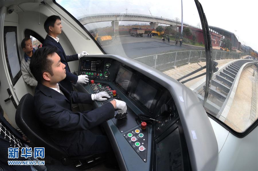 （城鄉熱點）（2）中國首條中低速磁浮鐵路“衝刺”試運作