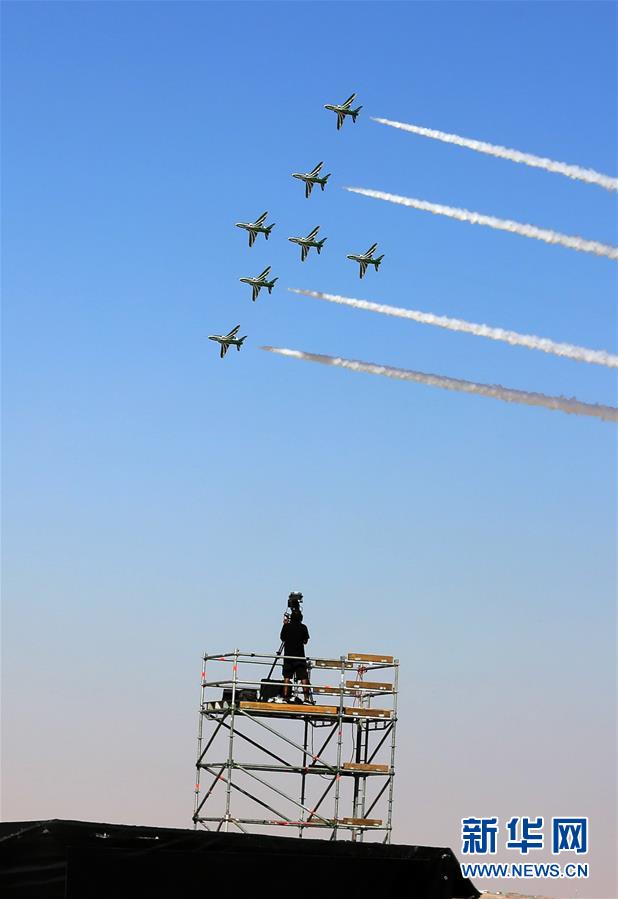 （體育）（2）阿聯酋艾因航空錦標賽上演“藍天盛宴”