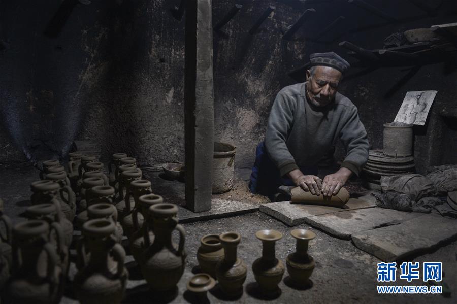（圖片故事）（2）喀什土陶匠人：清潔能源讓古老技藝在開放中傳承