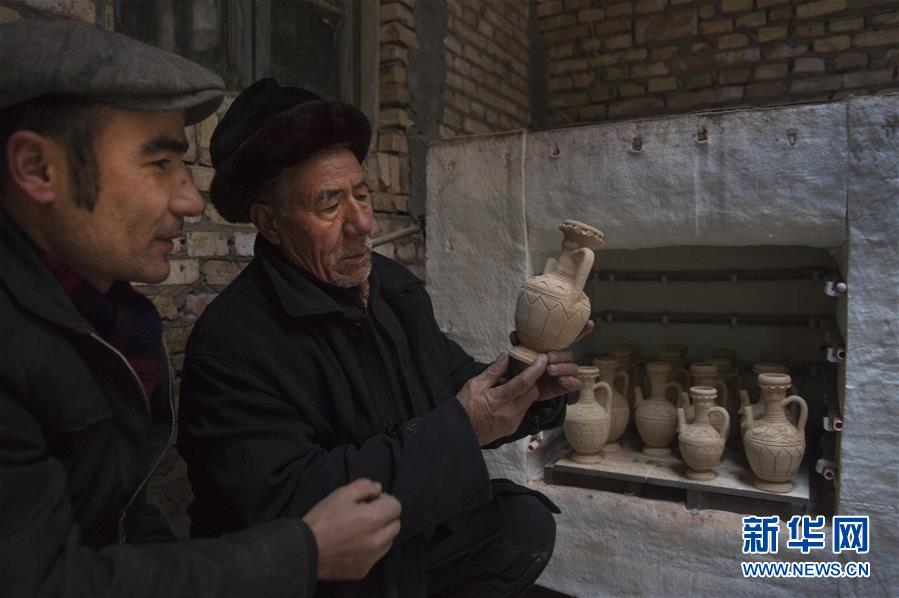 （圖片故事）（3）喀什土陶匠人：清潔能源讓古老技藝在開放中傳承