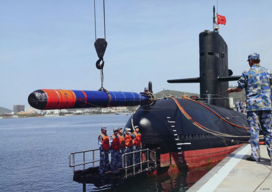 曝新照!中国宋级改进型潜艇吊装鱼雷[组图]