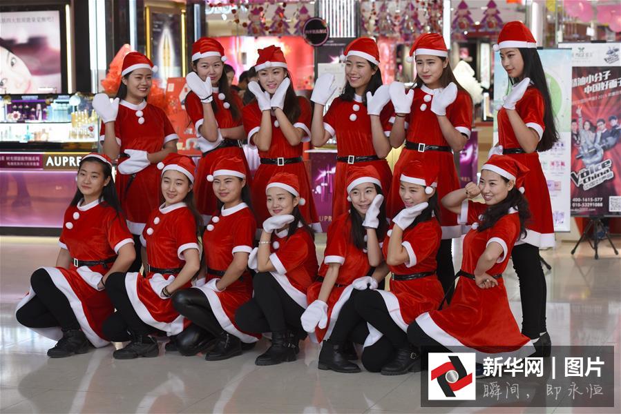 #（晚報）（2）江蘇淮安：“聖誕女孩”商場玩“快閃”