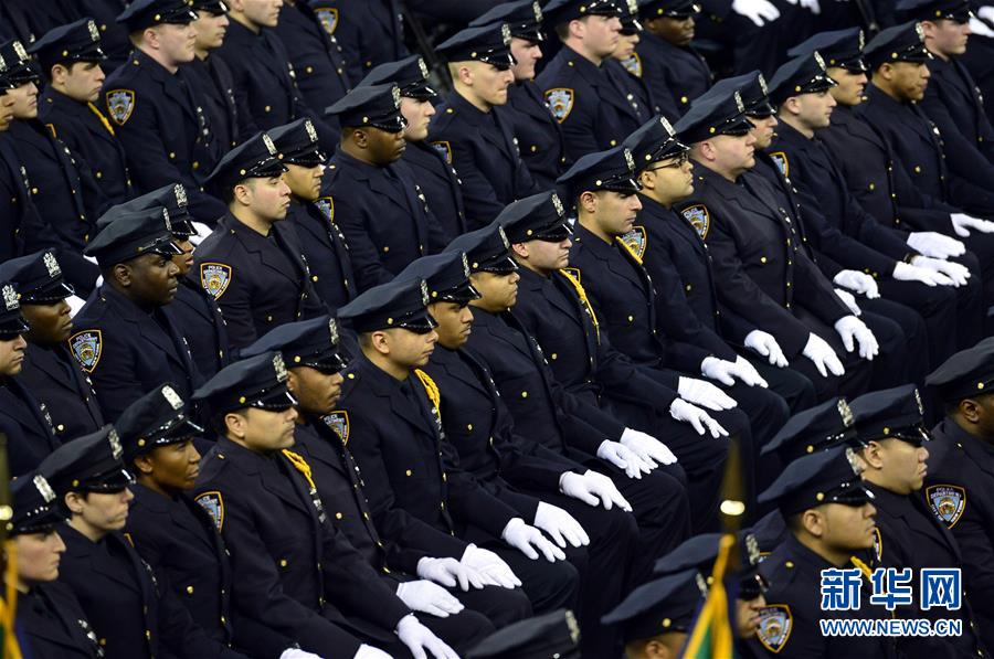 （XHDW）（1）紐約為1200名新警察舉行畢業典禮