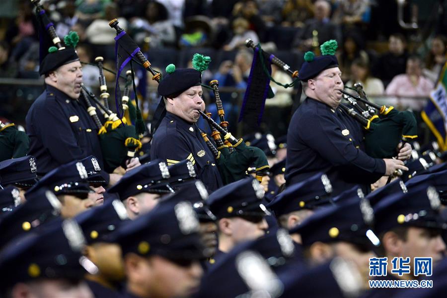 （XHDW）（2）紐約為1200名新警察舉行畢業典禮