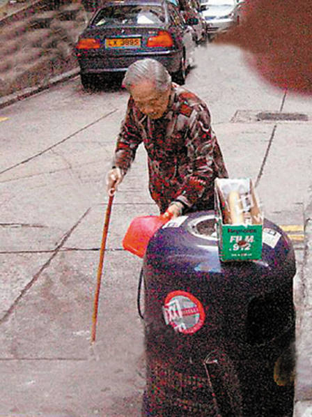 星家人落魄处境:陈奕迅外婆拾荒 三餐吃皮蛋[2