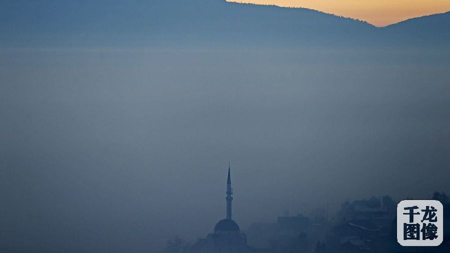 當地時間2015年12月27日，波斯尼亞-黑塞哥維那薩拉熱窩空氣污染嚴重，被霧霾籠罩。