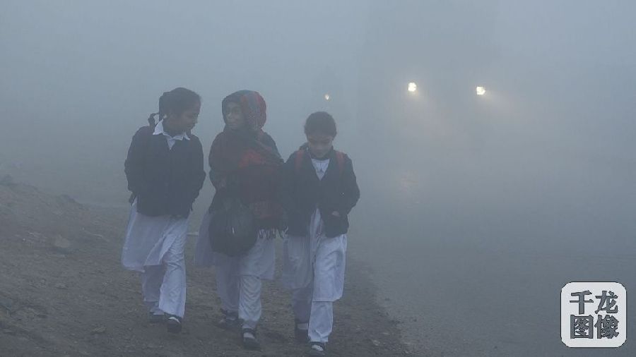 當地時間2015年12月8日，巴基斯坦拉合爾，當地遭遇嚴重霧霾天氣。1