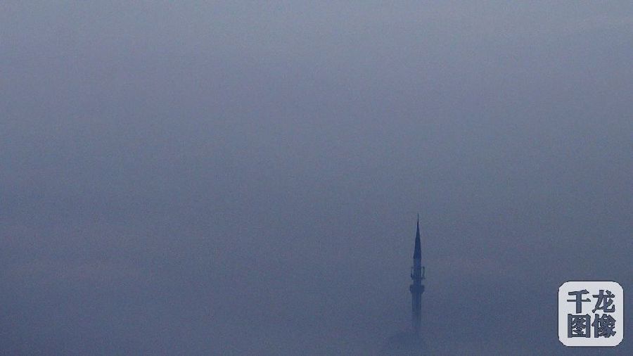 當地時間2015年12月27日，波斯尼亞-黑塞哥維那薩拉熱窩空氣污染嚴重，被霧霾籠罩。1