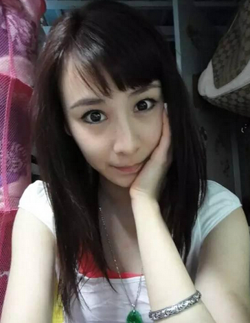 胡歌新女友被称"本土名媛" 多张旧照曝光疑整容