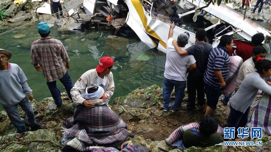 （國際）（3）墨西哥發生大巴墜橋事故致18人死亡 
