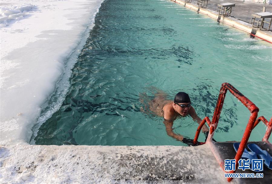 （体育·中国人的冰雪故事）（3）全民健身——冬泳：勇敢者的运动