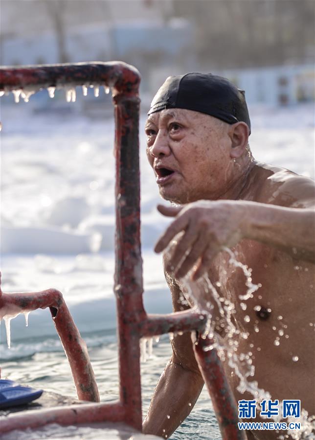 （体育·中国人的冰雪故事）（4）全民健身——冬泳：勇敢者的运动