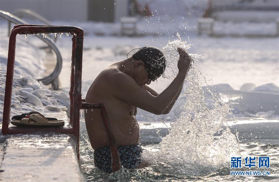 （体育·中国人的冰雪故事）（5）全民健身——冬泳：勇敢者的运动