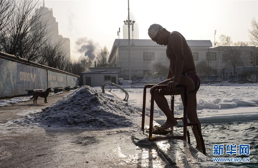 （体育·中国人的冰雪故事）（8）全民健身——冬泳：勇敢者的运动