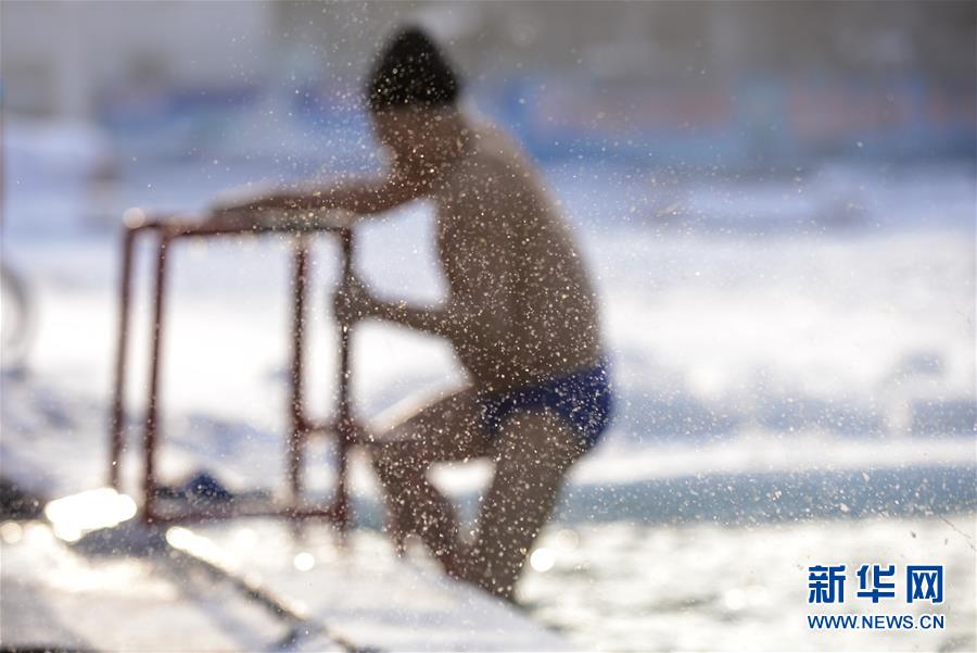（体育·中国人的冰雪故事）（10）全民健身——冬泳：勇敢者的运动