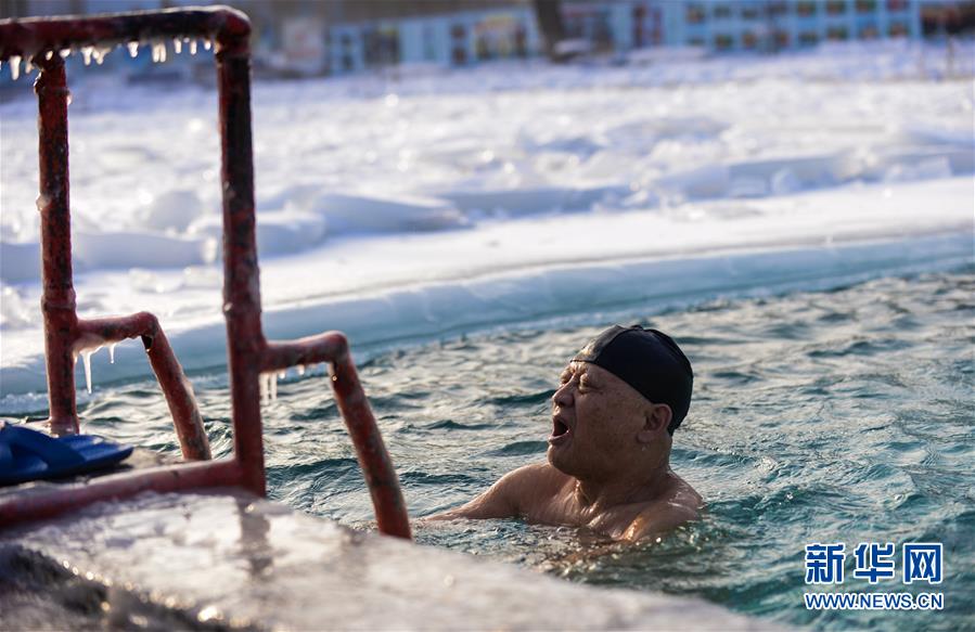 （体育·中国人的冰雪故事）（12）全民健身——冬泳：勇敢者的运动