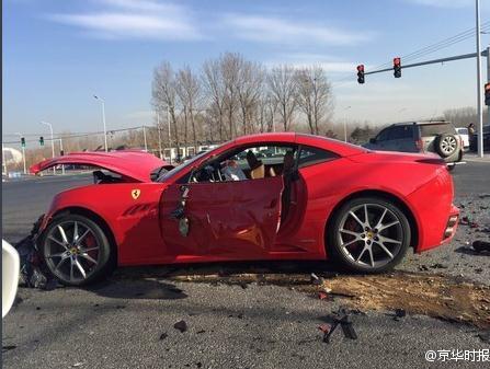 北京法拉利撞上奥迪 100万没了