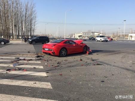 北京法拉利撞上奥迪 100万没了
