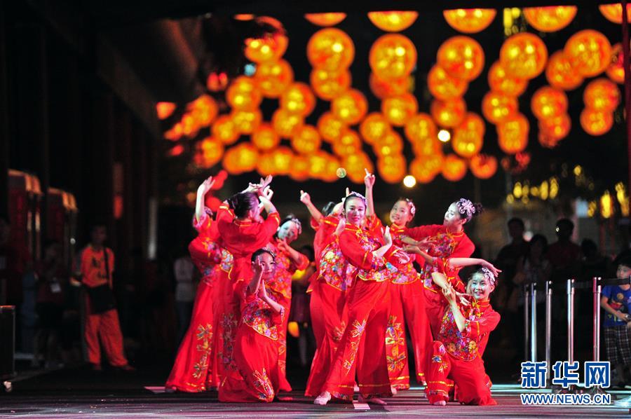 （國際）（3）新加坡舉行慶祝農曆新年亮燈儀式