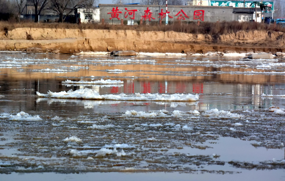 这是1月18日拍摄的黄河山东济南段。 新华社记者 徐速绘 摄