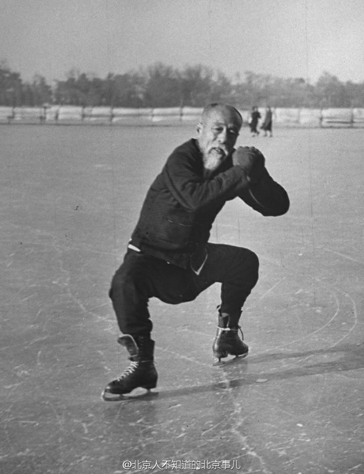 北京溜冰大爷旧照走红 曾为清朝