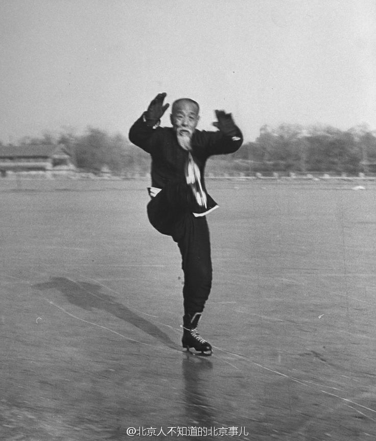 北京溜冰大爷旧照走红 曾为清朝