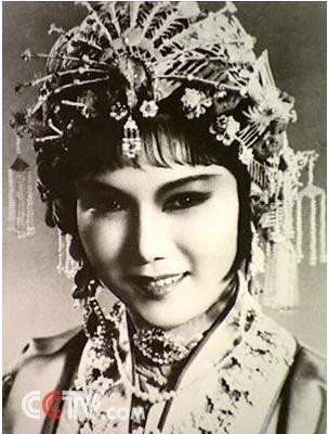 周恩来眼中最美的女人 三天不喝茶不能不看新凤霞