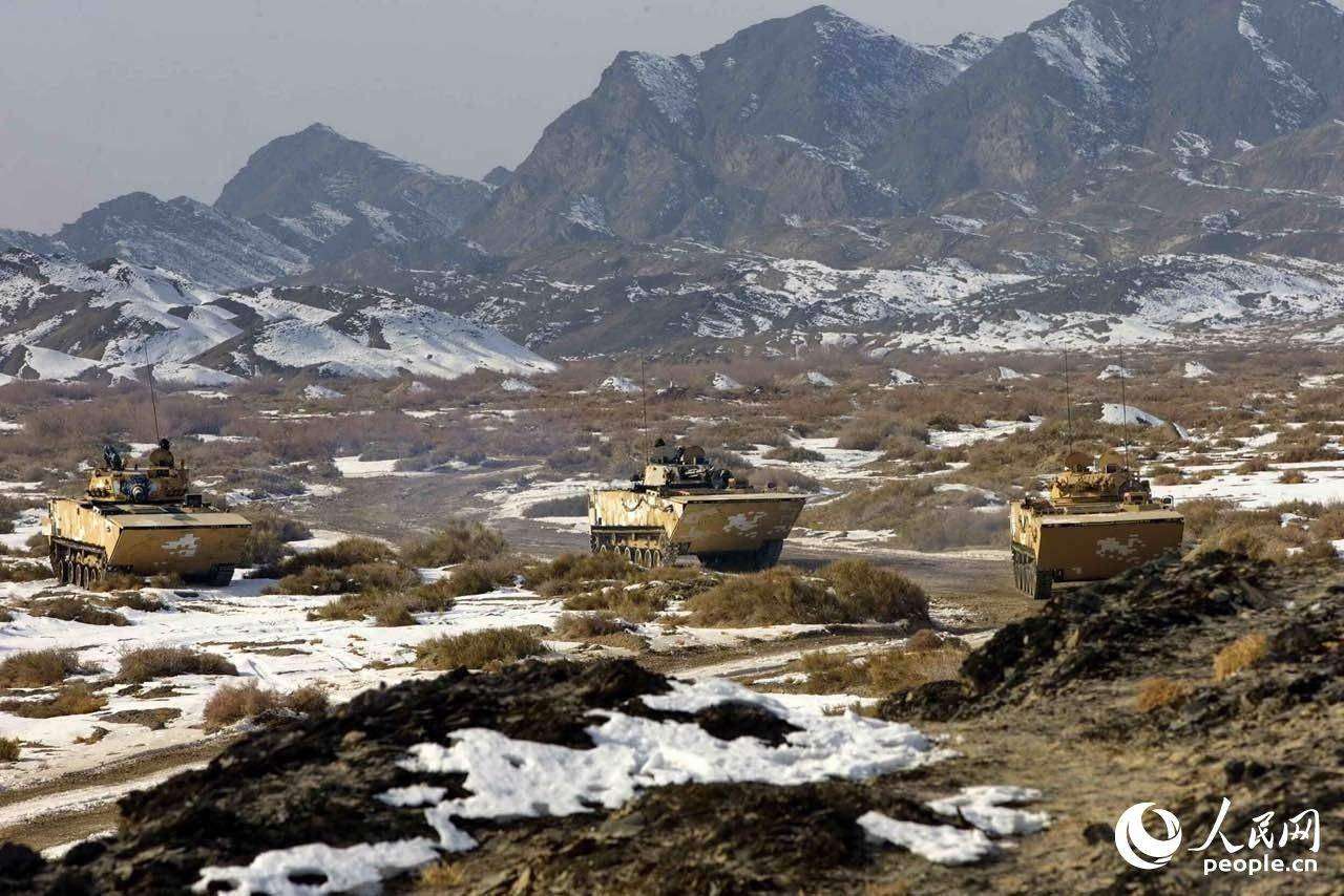 海軍陸戰隊赴新疆沙漠戈壁開展多兵種協同演練【2】