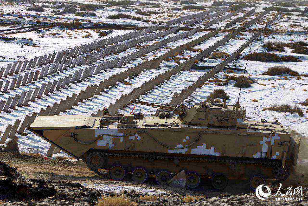 海军陆战队赴新疆沙漠戈壁开展多兵种协同演练【4】