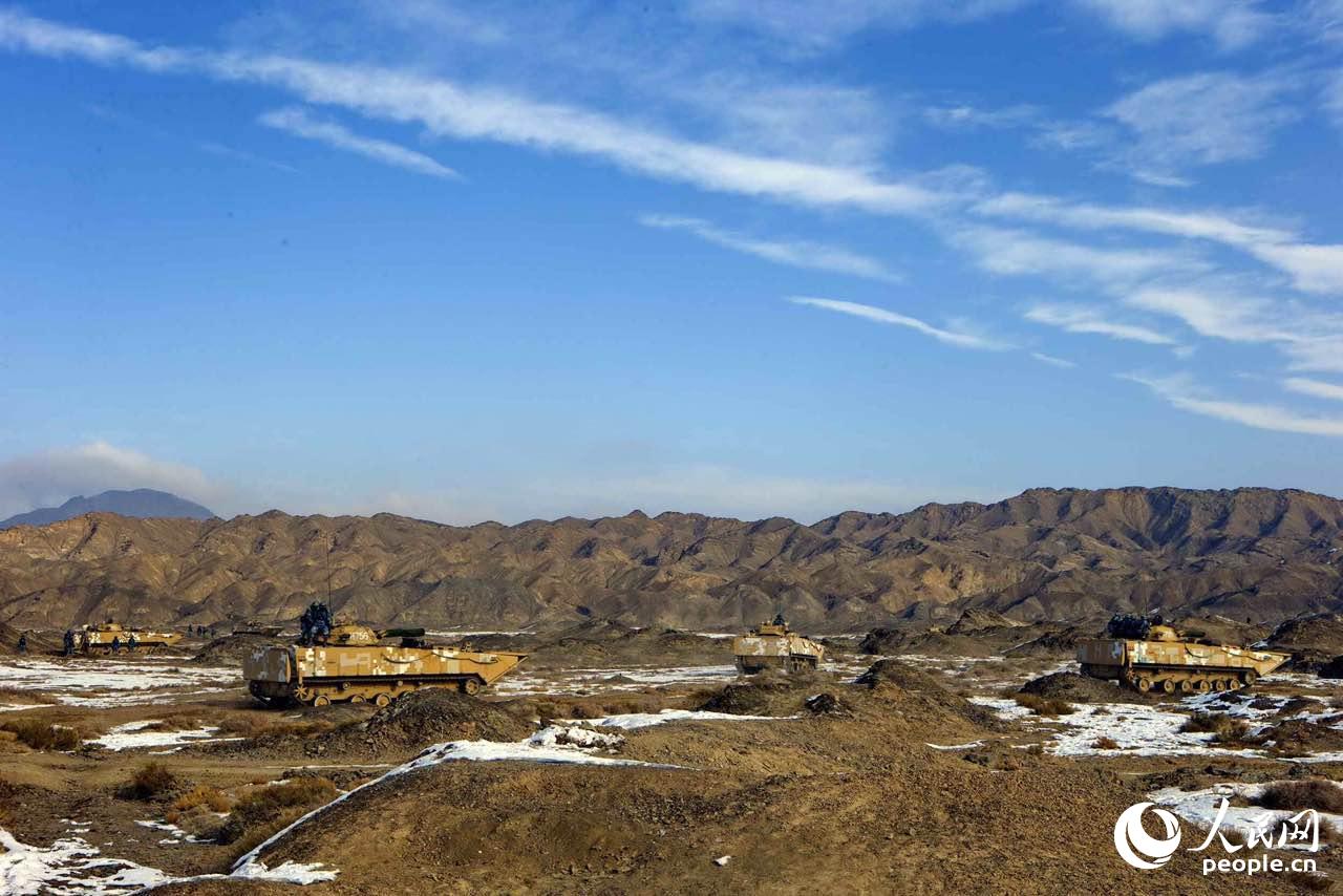 海军陆战队赴新疆沙漠戈壁开展多兵种协同演练【8】