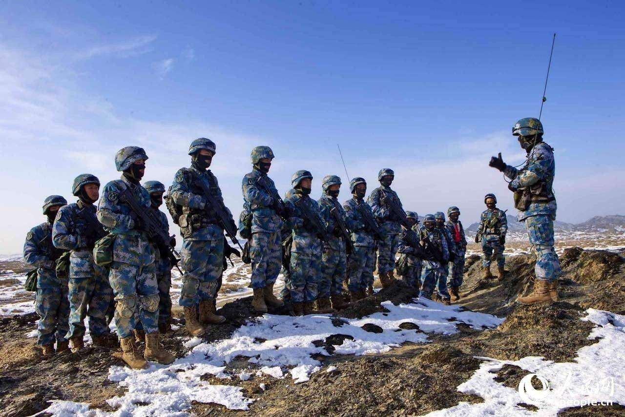 海軍陸戰隊赴新疆沙漠戈壁開展多兵種協同演練【13】