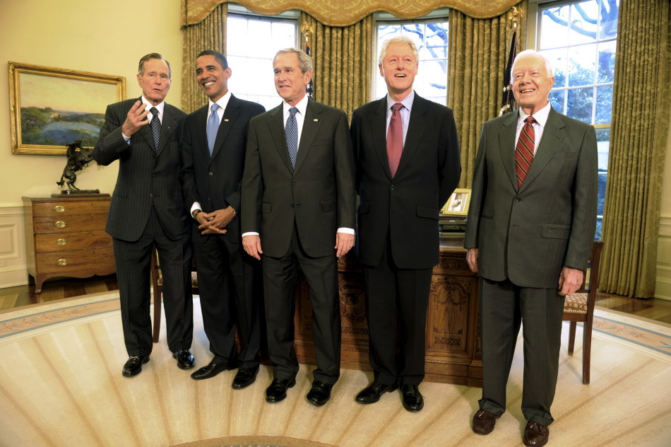 美国总统们的合影,从左至右:老布什,奥巴马,小布什,克林顿,卡特.