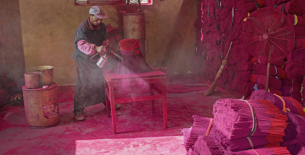 中国“通灵”法器制造第一镇