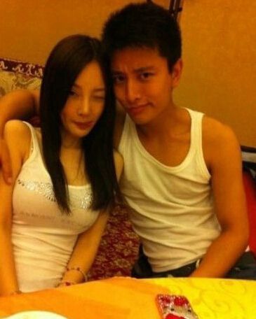 李晨大腿上曾刺