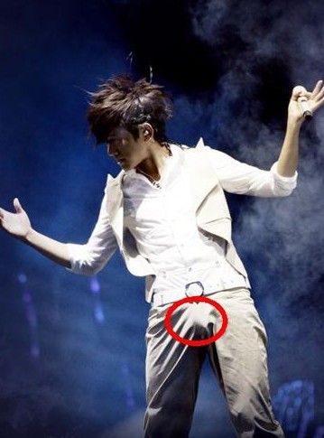 下体激凸 盘点见美女当众起生理反应的十大男星