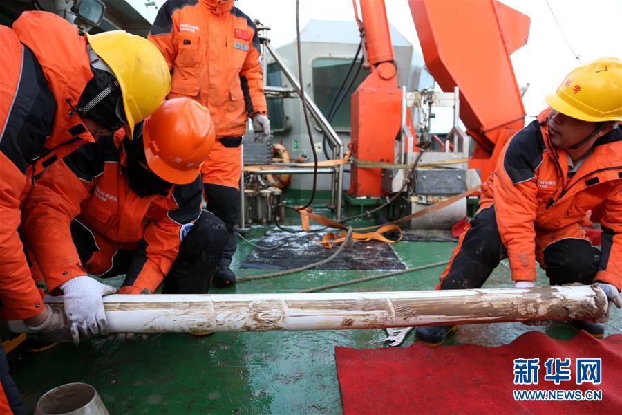 （第32次南極科考）（2）中國科考人員首次在阿蒙森海開展海洋地質作業 