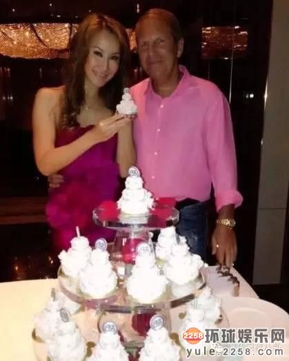 李玟的婚姻 c03fd55670b21819158f34.jpg