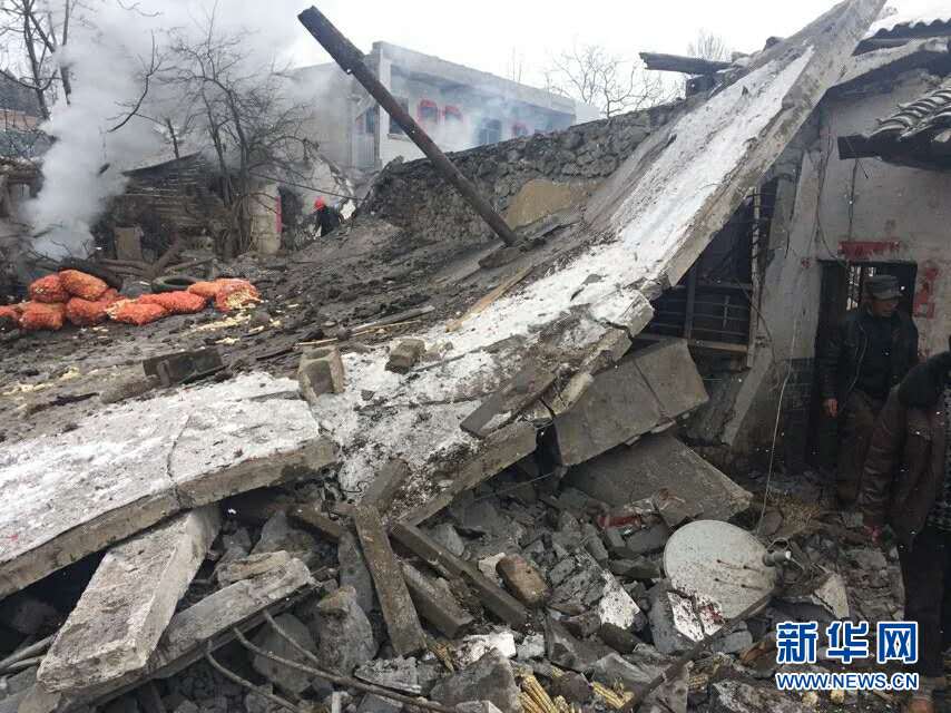 #（晚报）（4）贵州省威宁县发生疑似非法生产烟花爆竹爆炸事故6人死亡10人受伤 