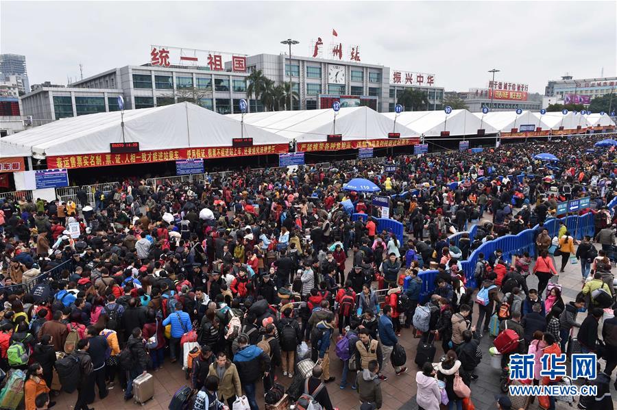 （新華直擊）（1）廣州火車站5萬旅客滯留