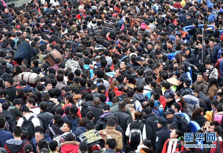 （关注春运）（4）广州火车站5万旅客滞留