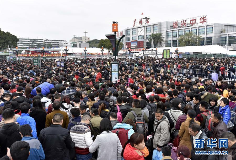 （關注春運）（1）廣州火車站5萬旅客滯留