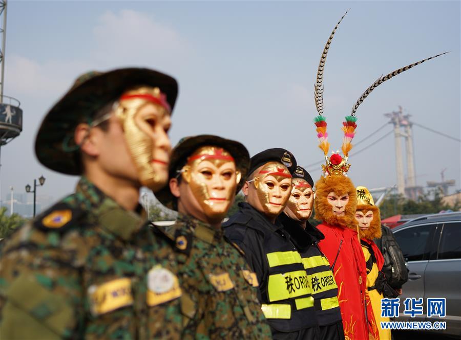 （晚報）（3）重慶一景區安保人員換“猴”裝