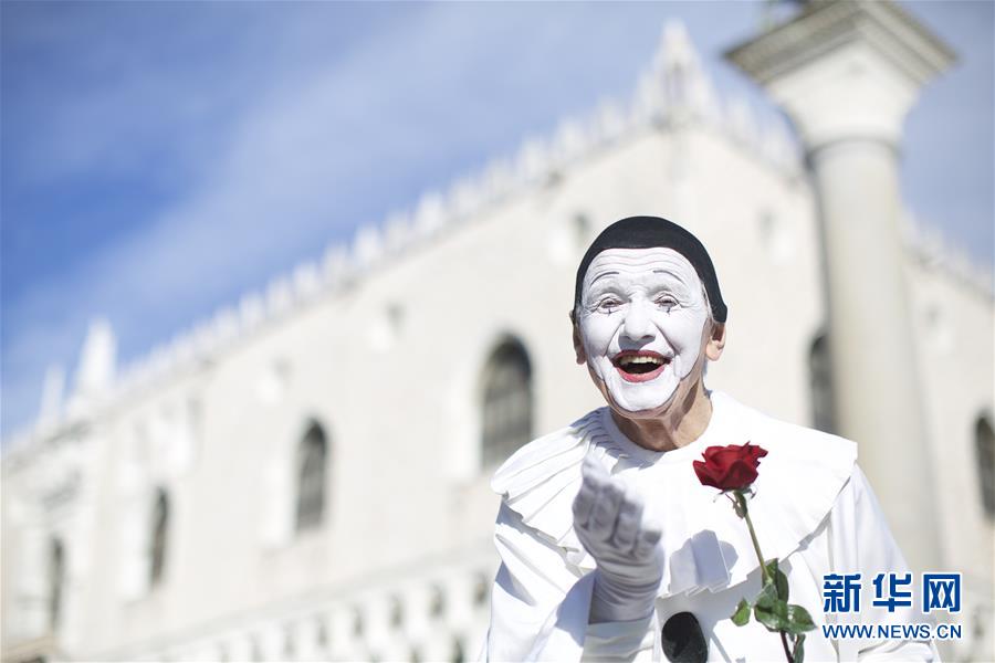 （国际）（3）面具与华服的盛宴：威尼斯狂欢节渐入高潮