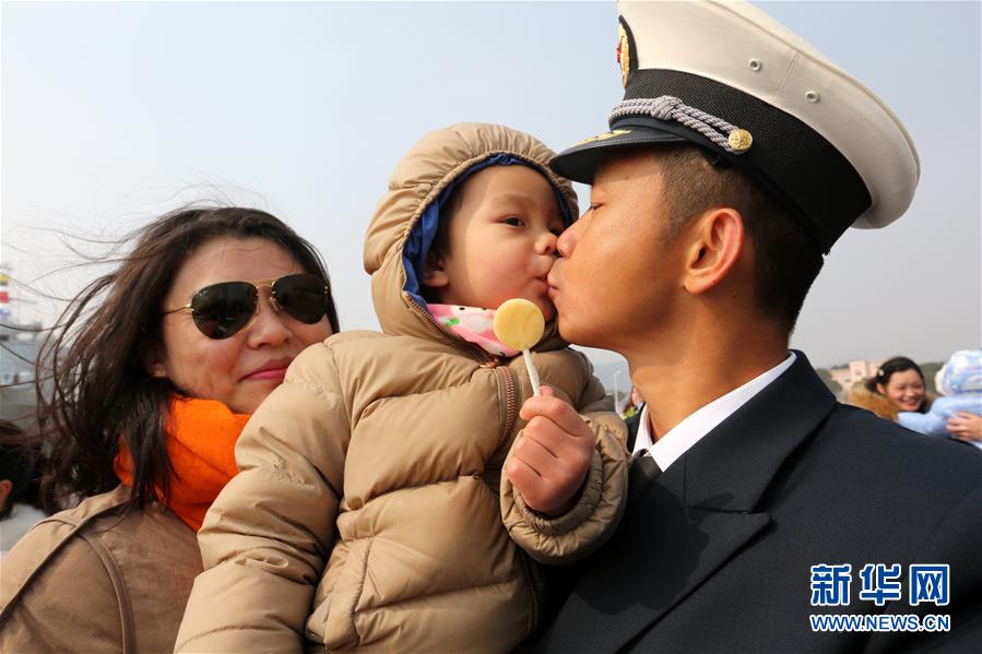 （軍事）（4）中國海軍152艦艇編隊完成護航和環球訪問任務載譽歸來