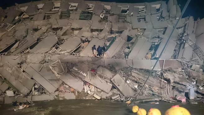 台灣發生6.7級地震 多幢大樓倒塌